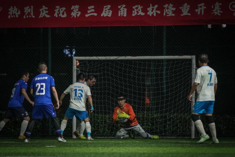 22, 梅斯德比战万人空巷激情四射  